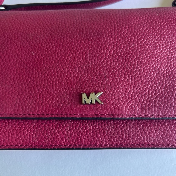Michael Kors Raspberry Pebble Genuine Leather Crossbody Strap Wallet. - Picture 3 of 13